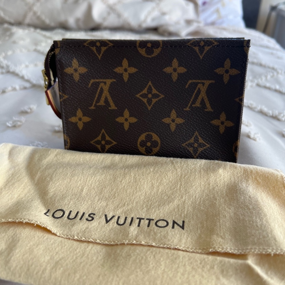 Louis Vuitton Toiletry Case Poche Toilette 15